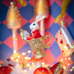 Елочная игрушка "Белый кролик в чайной чашке" 9 см