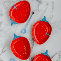 Салатник "Клубника" 18х12х4,5 см