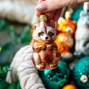 Новогодняя игрушка "Енот" 9 см