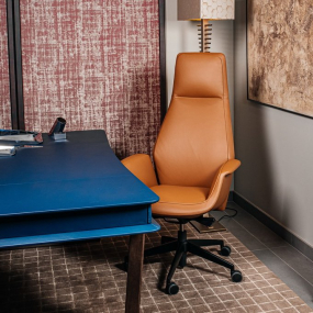 Кресло офисное Poltrona Frau Downtown President, Tonka