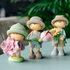 Фигурка "Девочка с ирисом" 15 см