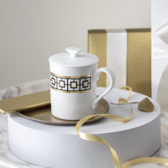 Кружка с крышкой MetroChic Gifts 300 мл