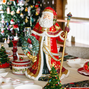 Фигурка "Санта с посохом и рождественским венком" 27 см