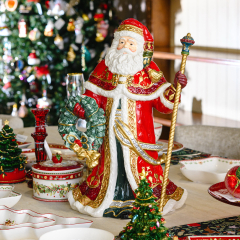 Фигурка "Санта с посохом и рождественским венком" 27 см