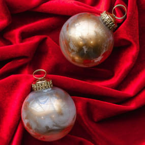 Елочный шар "Мраморный" 7,5 см, белый