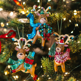 Новогодняя игрушка "Олень в зеленом шарфе" 11 см