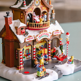 Фигурка музыкальная "Мастерская Санты" 27,5х25х27 см