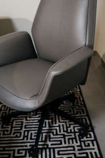 Кресло офисное Poltrona Frau Downtown President, Seppia