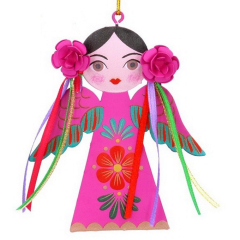 Елочная игрушка "Девушка с лентами" 10 см, розовая