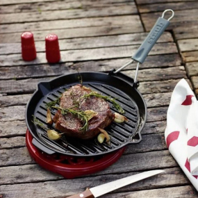 Сковорода-гриль круглая с силиконовой ручкой Staub Specials 27 см, черная