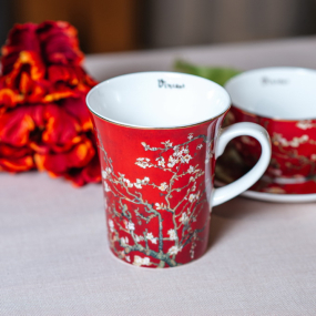 Кружка "Цветущие ветки миндаля" 450 мл, цвет красный