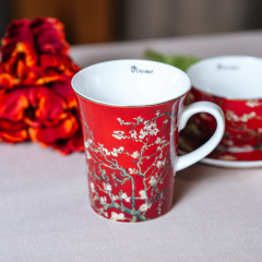 Кружка "Цветущие ветки миндаля" 450 мл, цвет красный