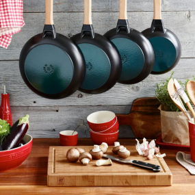 Сковорода с деревянной ручкой Staub Specials 24 см, черная