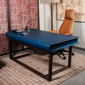 Стол письменный Poltrona Frau Peek-a-Book 183х91