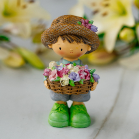 Фигурка "Мальчик с корзиной" 15 см