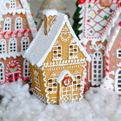 Фигурка с подсветкой "Пряничный домик с белой глазурью" 21х14х11 см