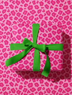 Упаковка бумажная подарка для нее