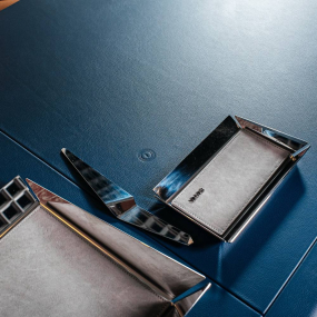 Стол письменный Poltrona Frau Peek-a-Book 183х91