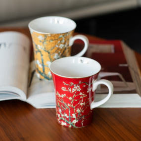 Кружка "Цветущие ветки миндаля" 450 мл, цвет красный