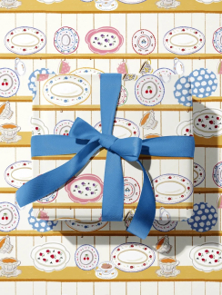 Упаковка бумажная подарка для нее