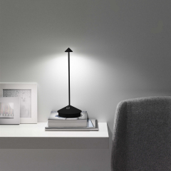 Лампа настольная Zafferano Pina Pro 29 см, черная