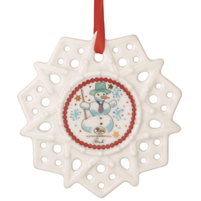 Фигурка-звезда "Девочка в зеленой шапке со снежком" 7,5 см