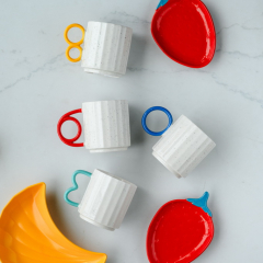 Кружка Mika 440 мл, красная ручка