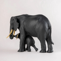 Статуэтка "Показывая путь. Слоны" 27х36х14 см