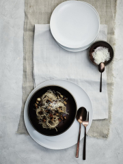 Тарелка салатная Junto White 22 см