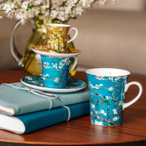 Кружка "Цветущие ветки миндаля" 450 мл, цвет голубой