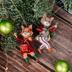 Новогодняя игрушка "Кошка с барабаном" 9 см