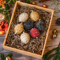 Елочная игрушка "Шишка" 8 см, цвет красный