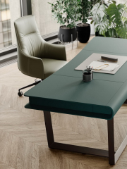 Кресло офисное Poltrona Frau Archibald Task Executive