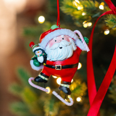 Новогодняя игрушка "Санта с пингвином на коньках" 10,2 см