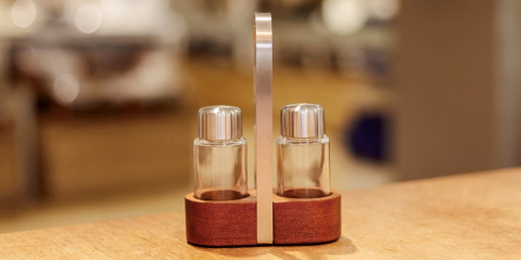 Набор из солонки и перечницы на подставке Paderno Accessori Tavola