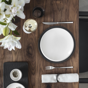 Тарелка салатная NewMoon 24 см