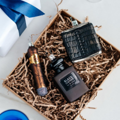 Игрушка на елку "Парфюм для него" 10 см