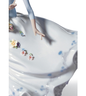 Статуэтка "Лепестки на ветру" 28х20х10 см