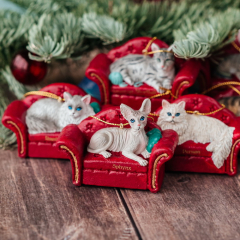 Новогодняя игрушка "Персидская кошка на диване" 7,5 см