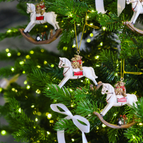 Елочная игрушка "Мишки на лошадке-качалке" 8 см