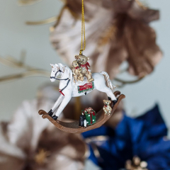 Елочная игрушка "Мишки на лошадке-качалке" 8 см