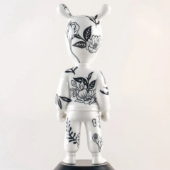 Статуэтка The Guest от Henn Kim 30х11х11 см