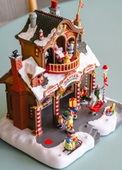 Фигурка музыкальная "Мастерская Санты" 27,5х25х27 см