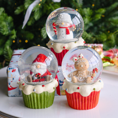 Снежный шар "Пряничный человечек" 15 см