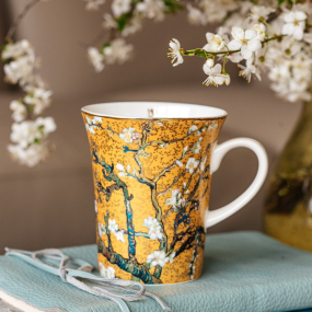 Кружка "Цветущие ветки миндаля" 450 мл, цвет золото