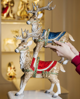 Фигурка "Олень с посеребренными рогами" 40 см, красная упряжка