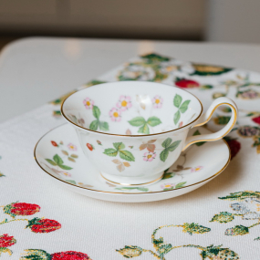 Чашка чайная с блюдцем Wild Strawberry 177 мл