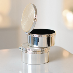 Шкатулка круглая Vera Wang With Love Nouveau Silver 8,2х4,5 см