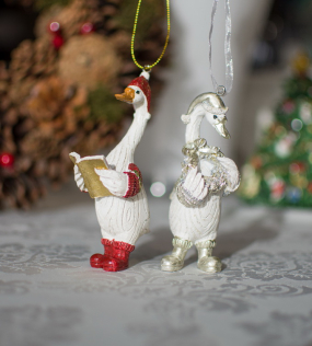 Новогодняя игрушка "Гусь бело-красный с книжкой" 10 см