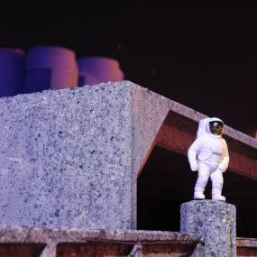 Ваза "Космонавт" Cosmic Diner 28 см